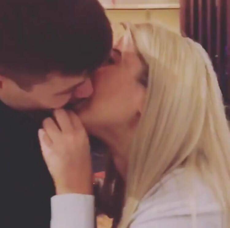 Дима Дмитренко и Мария Кохно целуются в клубе